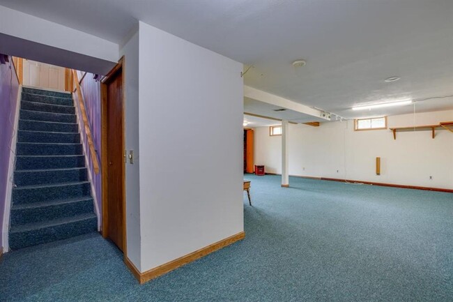 Foto del edificio - 6409-6411 Hammersley Rd Duplex