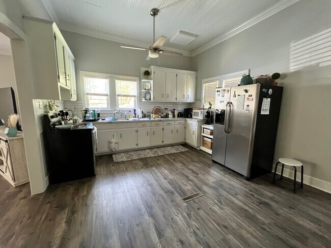 Foto del edificio - 9916 N Nash St