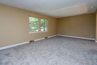 Building Photo - 504 Brewer Dr
