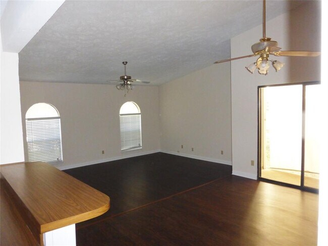 Foto del edificio - 4904 Brandenburg Ln