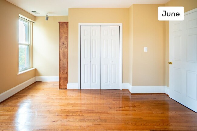 Building Photo - ROOM ONLY in 4-bed/3.0-bath Home