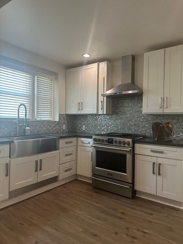 Foto principal - 2500 W 85th St