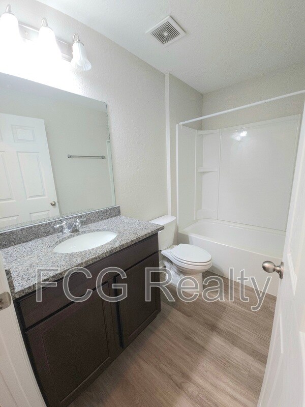 Foto del edificio - 9809 N Santee Terrace