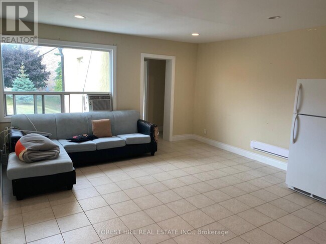 Photo du bâtiment - 3430 Lake Shore Blvd W