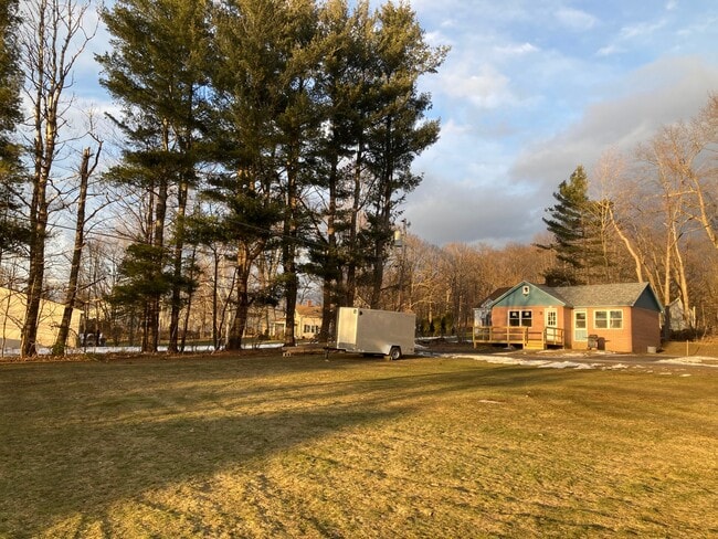 Building Photo - 35 Skytop Dr