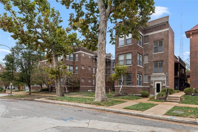 Foto del edificio - 5675 Waterman Blvd