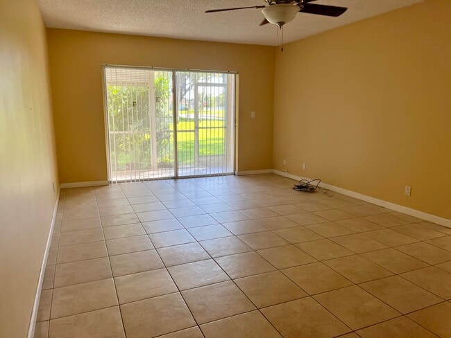 Building Photo - 5535 N Lakewood Cir