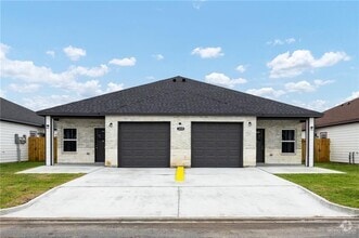 Building Photo - 2228 N Vly Cir