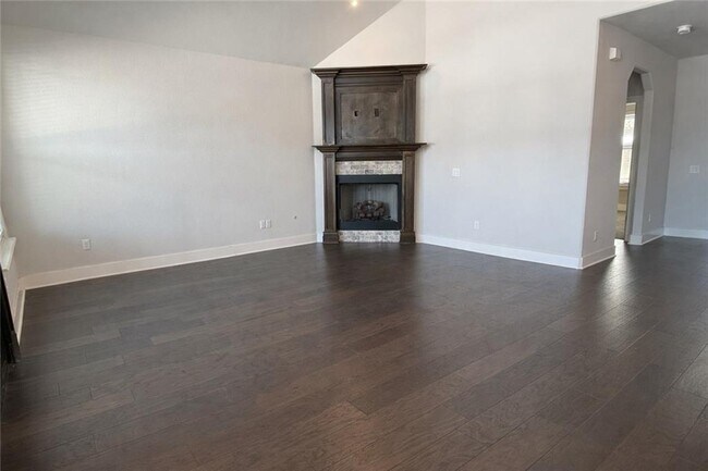 Building Photo - 2202 NE Steinbeck Dr