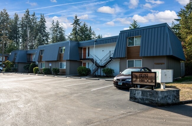 Building Photo - Sun Brook