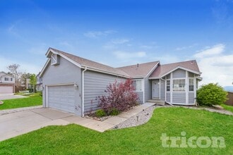 Building Photo - 995 Cobblestone Dr