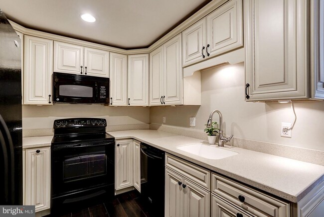Building Photo - 1680 Westwind Way