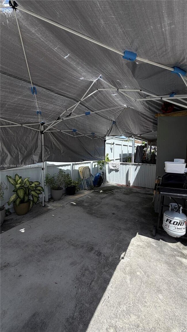 Foto del edificio - 2027 NW 1st Terrace