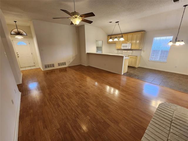 Building Photo - 2131 Ridgecliff Dr