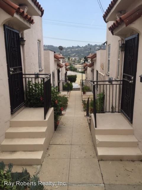 Building Photo - 4513 1/2 Marmion Way