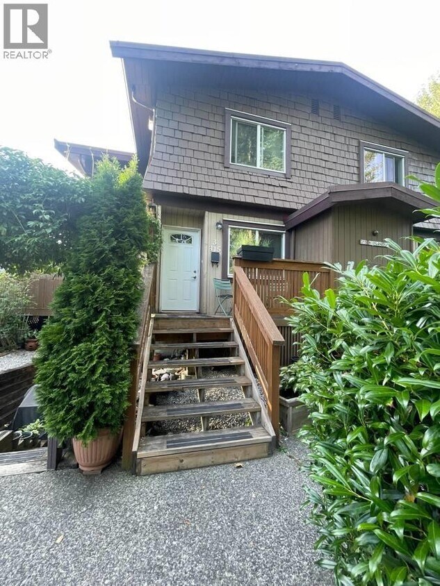 Photo principale - 315-315 Highland Way