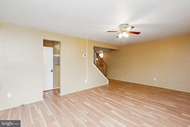 Foto del edificio - 6921 Kent Town Dr