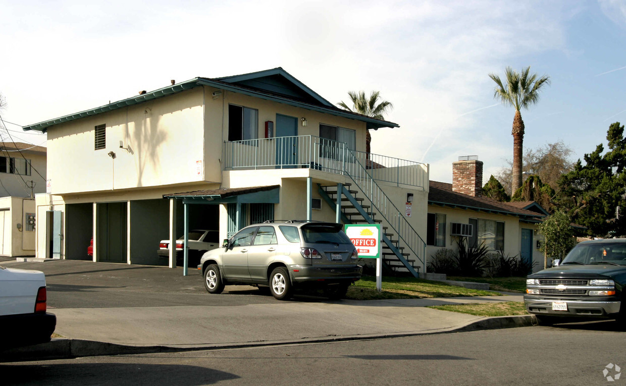 Building Photo - Hacienda Del Sol