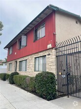 Building Photo - 617 Cedar Ave