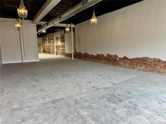 Building Photo - 611 W Chickasha Ave