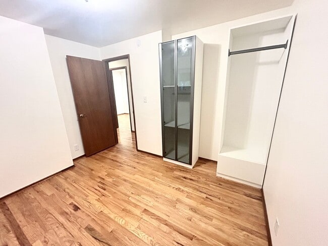 Foto del edificio - Beautiful Garden Entrance 4 bedroom home in Seattle, minutes away from major highways.