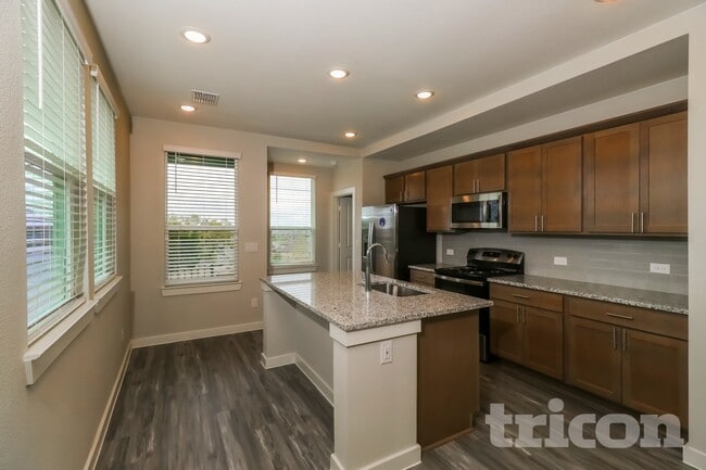 Building Photo - 605 Raglands Rd