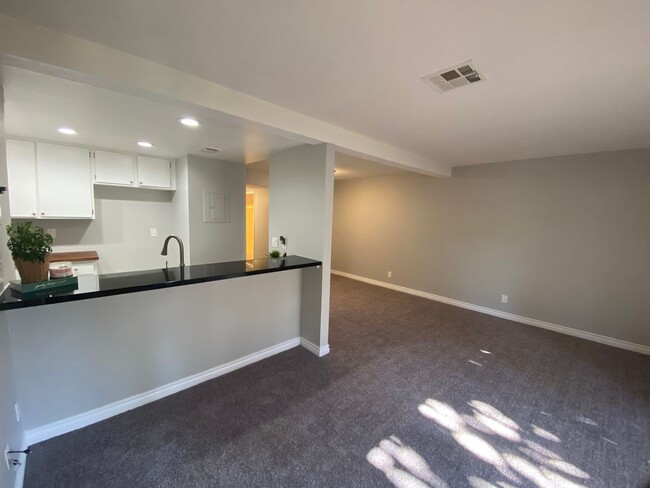 Foto del edificio - 2 bed, 2 bath upgraded unit with community...