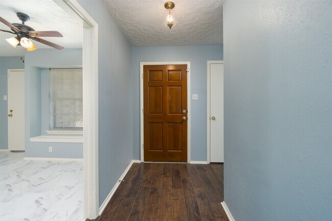 Foto del edificio - 2902 Laurelridge Dr