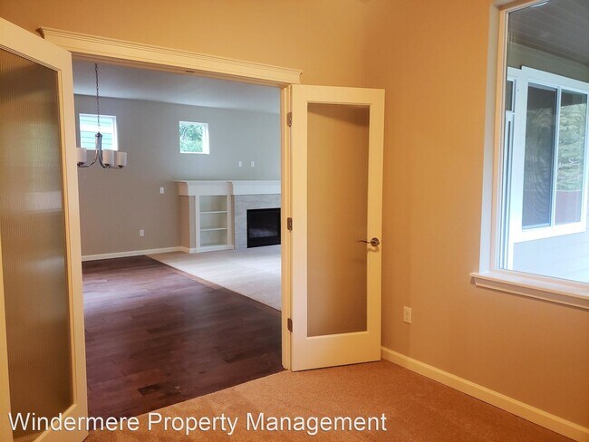 Building Photo - 4 br, 3 bath House - 2402 Puget Sound Boul...