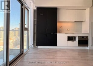 Building Photo - 33 Helendale Ave