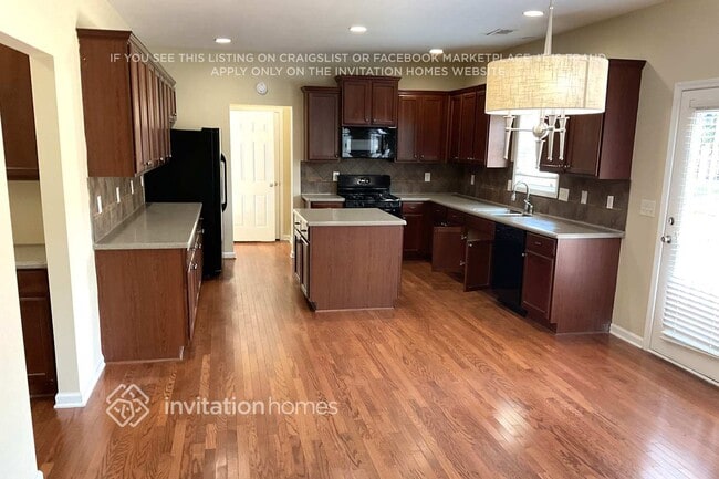 Foto del edificio - 4436 Birch Brook Path