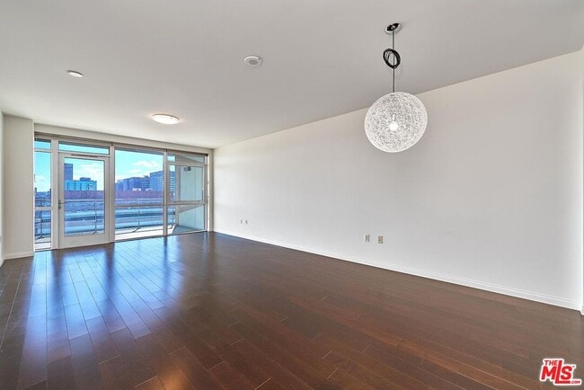 Foto del edificio - 3785 Wilshire Blvd