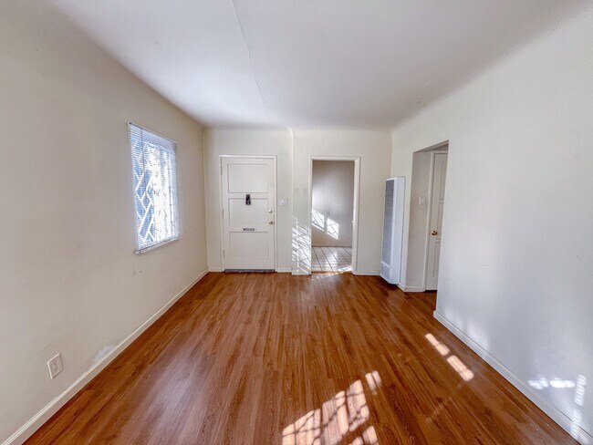 Building Photo - 950 N Eucalyptus Ave