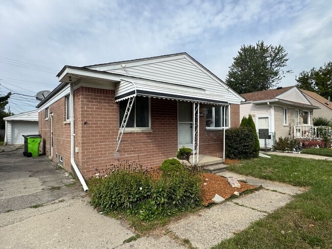 Building Photo - 19543 E 14 Mile Rd