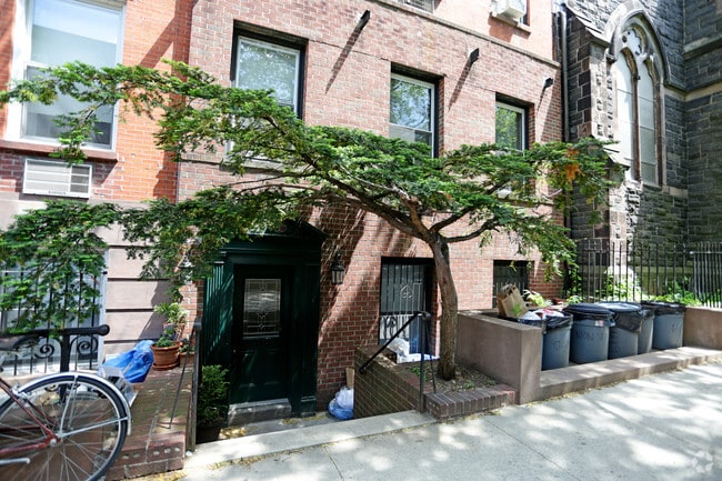 Building Photo - 419 Clinton St