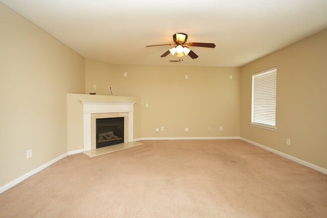 Foto del edificio - Spacious 4 bedroom home plus loft