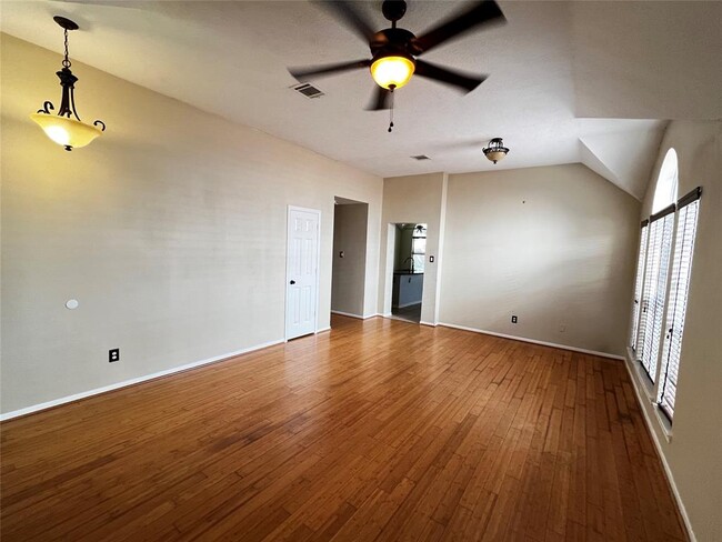 Foto del edificio - 130 Skycrest Dr