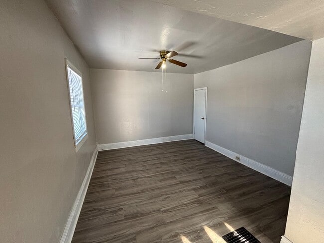 Building Photo - 211 N 5th Ave