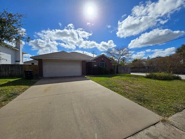 Foto del edificio - College Station - 3 bedroom / 2 bath / Fenced Yard / Garage /House