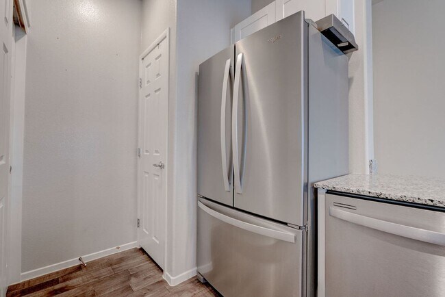 Foto del edificio - 4735 Ridgeley Ave