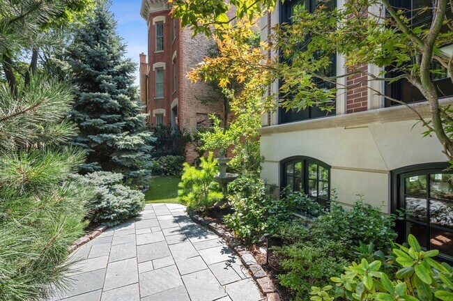 Foto del edificio - 2226 N Magnolia Ave