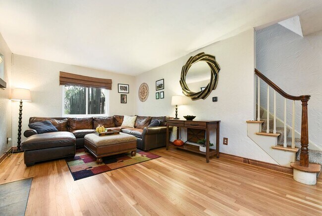 Foto del edificio - 1706 Pioneer Ave
