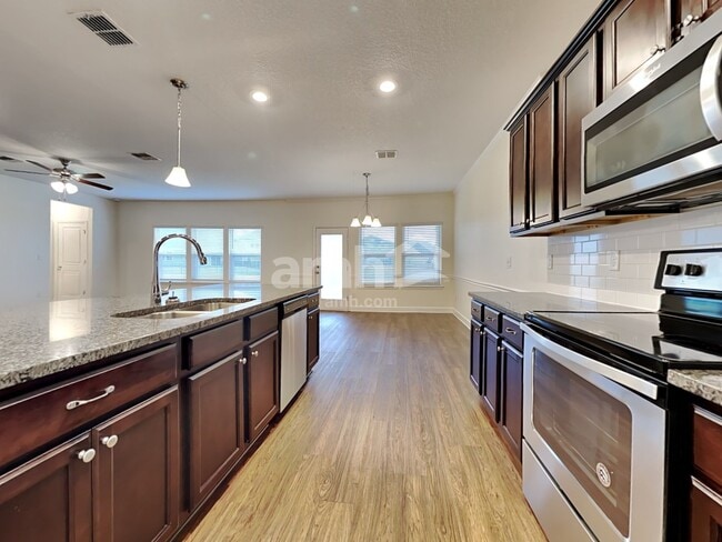 Foto del edificio - 646 Welcome Home Dr