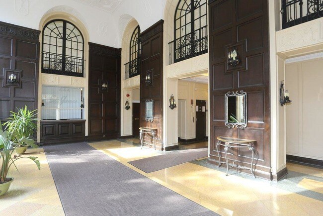 Building Photo - 444 W Saint James Pl