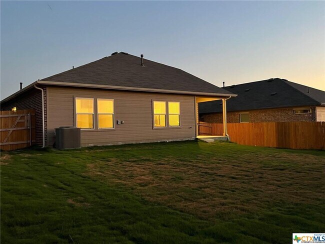 Foto del edificio - 154 Solitude Dr