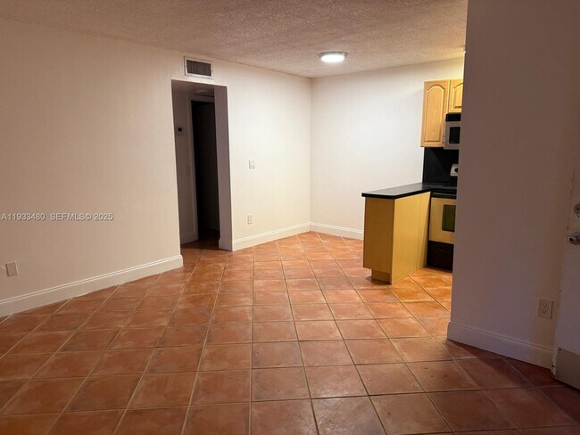 Building Photo - 1801 S Treasure Dr