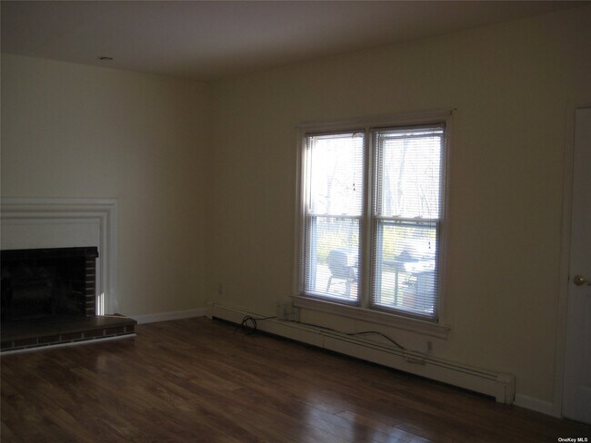Foto del edificio - 117 Blydenburgh Ave
