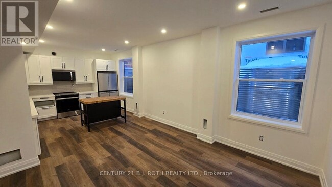 Building Photo - 44 Calverley St