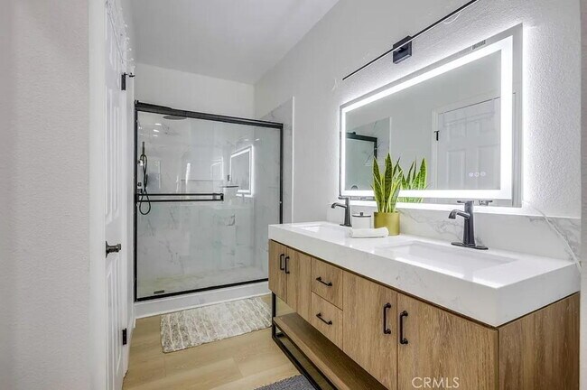 Foto del edificio - "Chic 1-Bedroom Retreat with Movie Room & ...