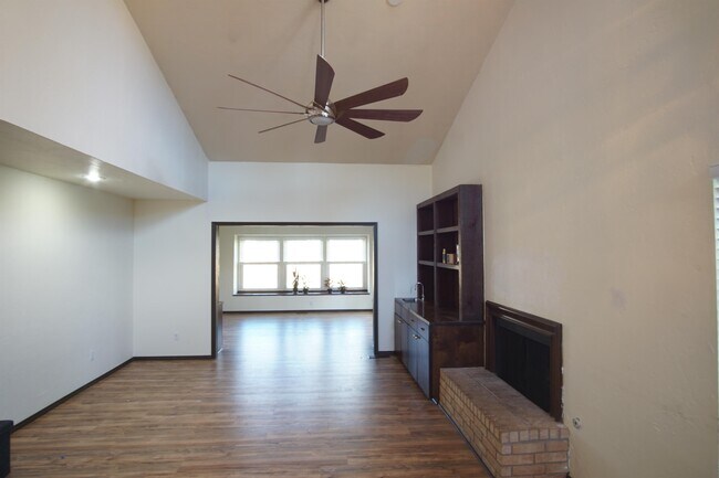 Building Photo - 3241 Castle Rock Rd